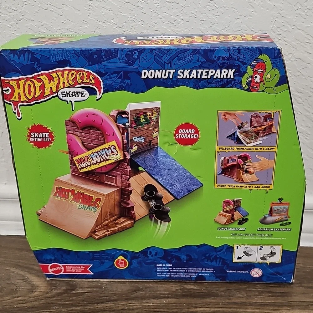 Hot Wheels Skate Tony Hawk Bundle Of Donut Skatepark, Aquarium, Amusement  Park